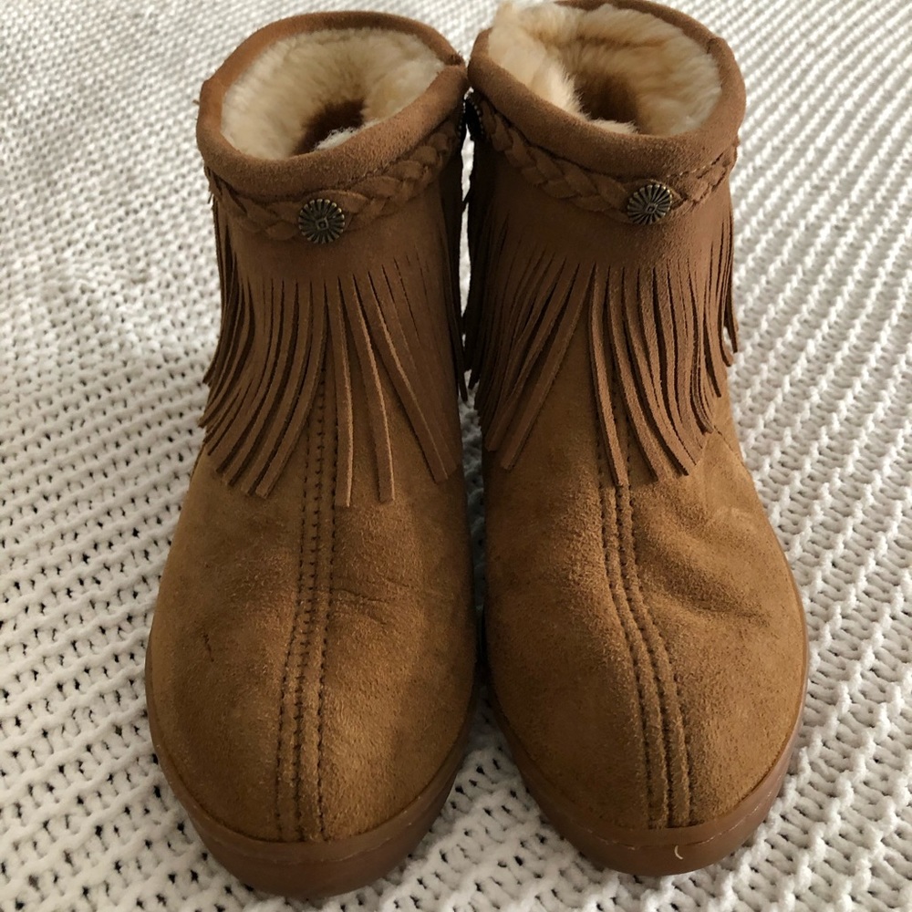 Minnetonka shears booties